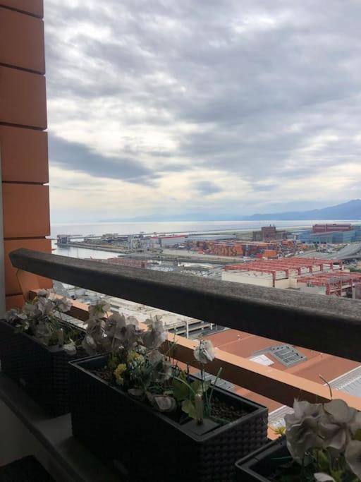 Apartmán Attico Nelle Torri Di Fiumara Janov Exteriér fotografie
