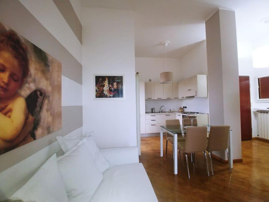 Apartmán Attico Nelle Torri Di Fiumara Janov Exteriér fotografie